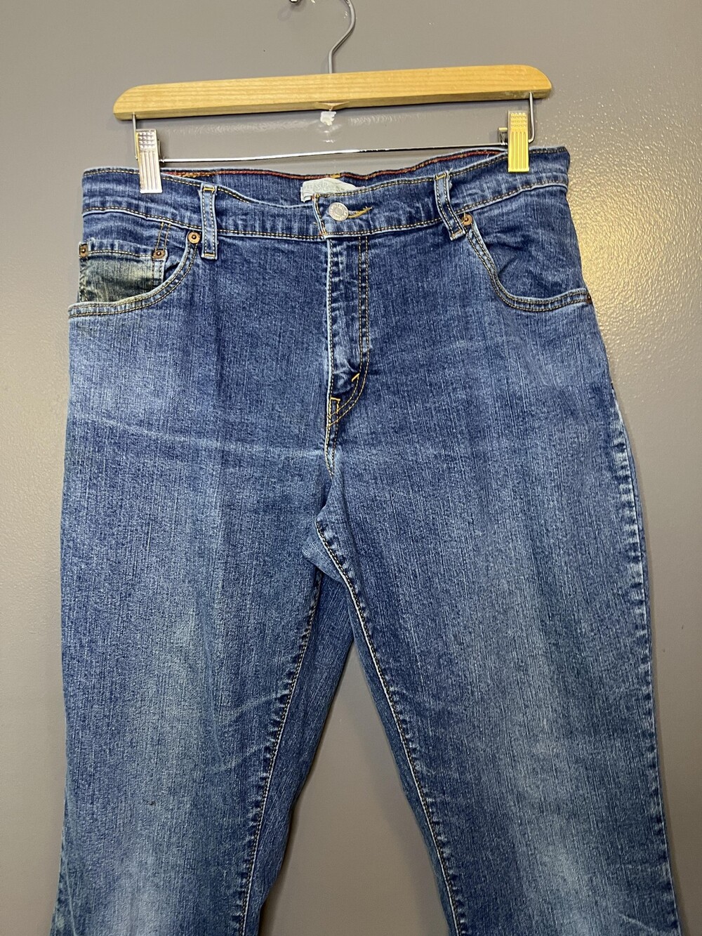 Levis Relaxed Boot Cut Jeans Womens 12M Blue Medium Wash Stretch Denim Pants